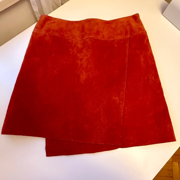 ❣️BNWOT❣️ 100% Leather Asymmetrical Forever 21 Contemporary Mini Skirt Size S - Picture 1 of 7